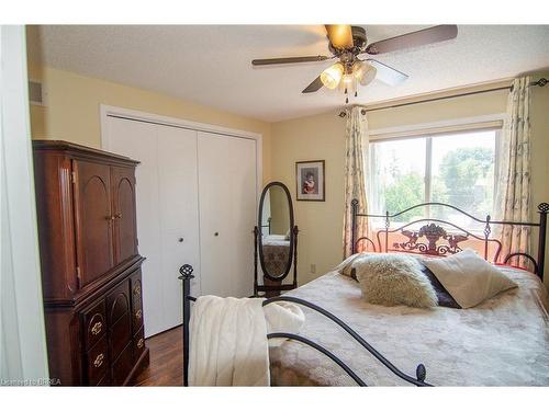 1370 Treeland Street, Burlington, ON - Indoor Photo Showing Bedroom