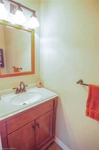 1370 Treeland Street, Burlington, ON - Indoor Photo Showing Bathroom