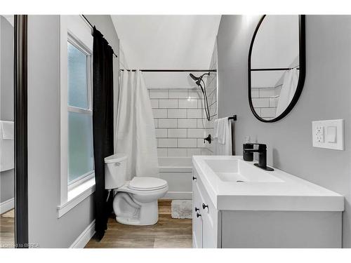 119 Frances Street, Ingersoll, ON - Indoor Photo Showing Bathroom