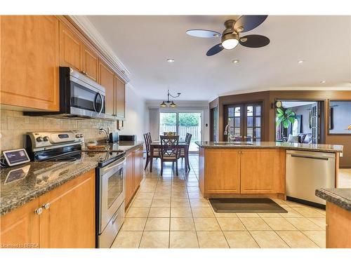 95 Blackburn Drive, Brantford, ON - Indoor Photo Showing Kitchen