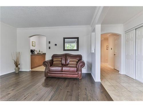 95 Blackburn Drive, Brantford, ON - Indoor Photo Showing Living Room