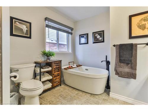 95 Blackburn Drive, Brantford, ON - Indoor Photo Showing Bathroom