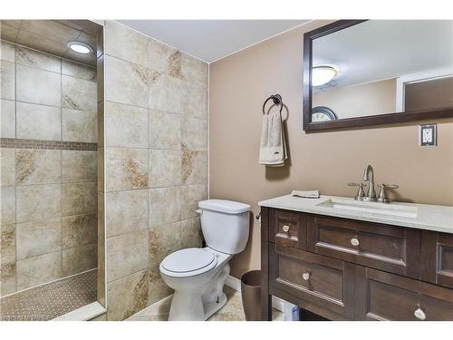 95 Blackburn Drive, Brantford, ON - Indoor Photo Showing Bathroom