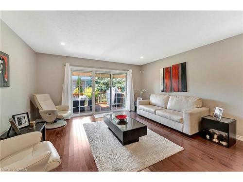 18-422 Powerline Road, Brantford, ON - Indoor Photo Showing Living Room