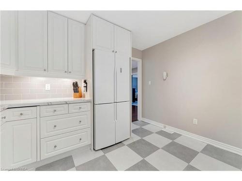 18-422 Powerline Road, Brantford, ON - Indoor Photo Showing Kitchen