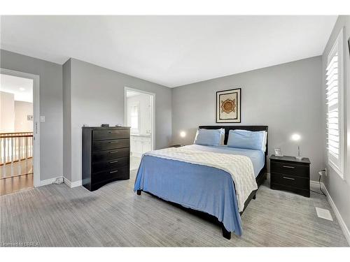 18-422 Powerline Road, Brantford, ON - Indoor Photo Showing Bedroom