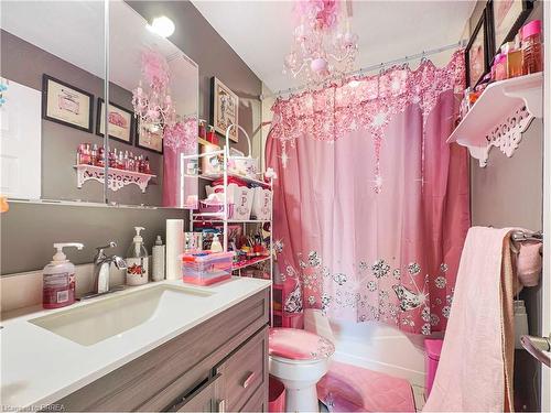 68 Bay Street, Woodstock, ON - Indoor Photo Showing Bathroom