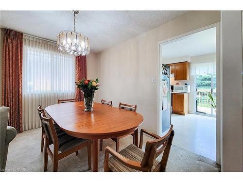 16 Maplecrest Lane, Brantford, ON - Indoor Photo Showing Dining Room