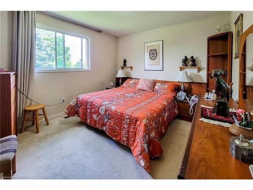 16 Maplecrest Lane, Brantford, ON - Indoor Photo Showing Bedroom