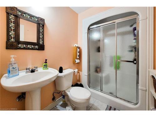 16 Maplecrest Lane, Brantford, ON - Indoor Photo Showing Bathroom