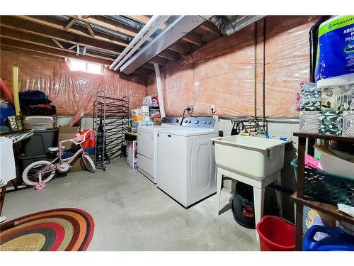 16 Maplecrest Lane, Brantford, ON - Indoor Photo Showing Laundry Room