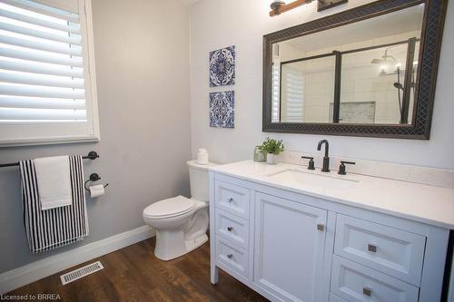 52 Beckett Drive, Brantford, ON - Indoor Photo Showing Bathroom