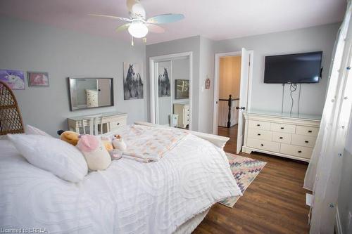 52 Beckett Drive, Brantford, ON - Indoor Photo Showing Bedroom