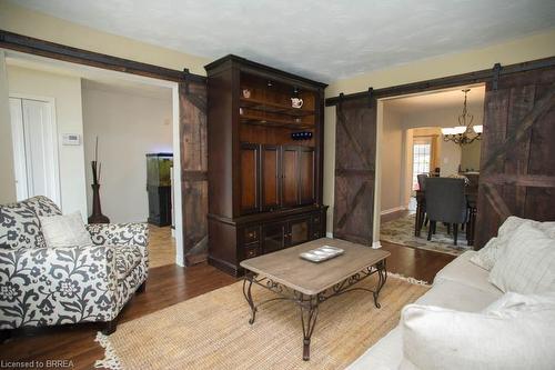 52 Beckett Drive, Brantford, ON - Indoor Photo Showing Living Room