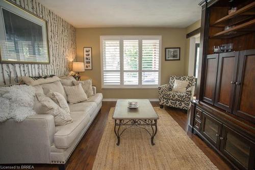 52 Beckett Drive, Brantford, ON - Indoor Photo Showing Living Room