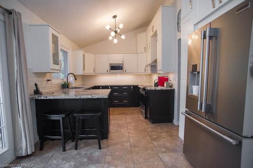 52 Beckett Drive, Brantford, ON - Indoor Photo Showing Kitchen With Upgraded Kitchen