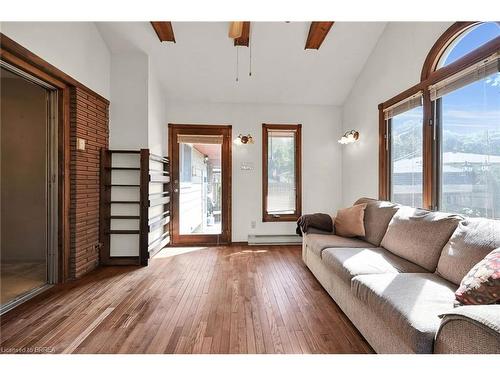 17 Baxter Street, Brantford, ON - Indoor Photo Showing Living Room