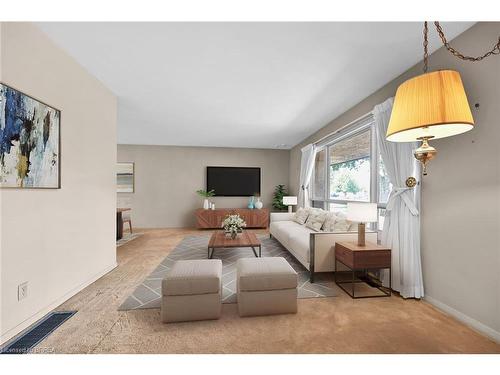 17 Baxter Street, Brantford, ON - Indoor Photo Showing Living Room