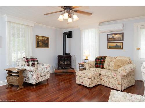 1138 Lynn Valley Road, Port Dover, ON - Indoor Photo Showing Living Room