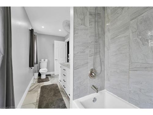 169 Connaught Avenue N, Hamilton, ON - Indoor Photo Showing Bathroom