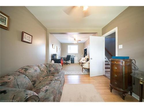 25 West Avenue, Stoney Creek, ON - Indoor Photo Showing Living Room