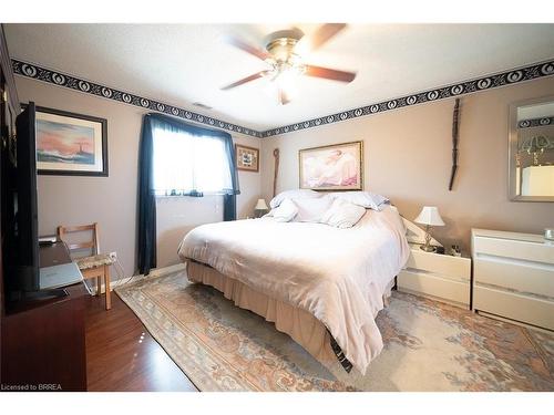 25 West Avenue, Stoney Creek, ON - Indoor Photo Showing Bedroom