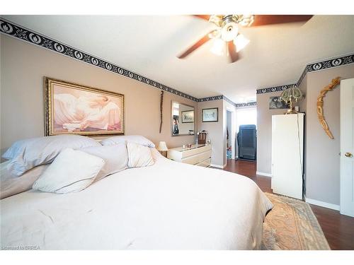 25 West Avenue, Stoney Creek, ON - Indoor Photo Showing Bedroom