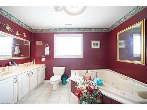 25 West Avenue, Stoney Creek, ON - Indoor Photo Showing Bathroom