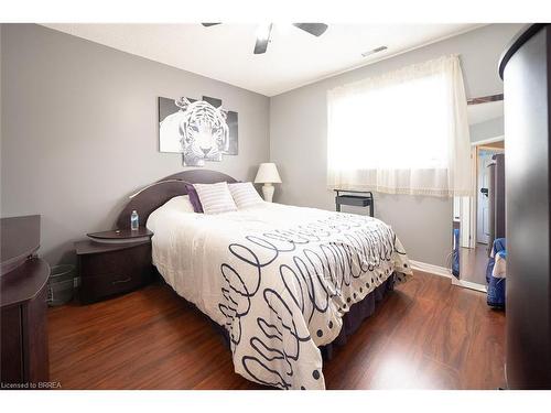 25 West Avenue, Stoney Creek, ON - Indoor Photo Showing Bedroom