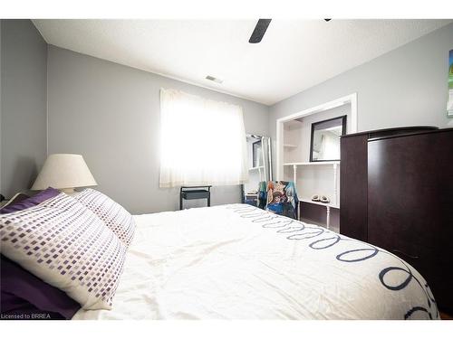 25 West Avenue, Stoney Creek, ON - Indoor Photo Showing Bedroom