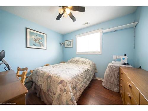 25 West Avenue, Stoney Creek, ON - Indoor Photo Showing Bedroom