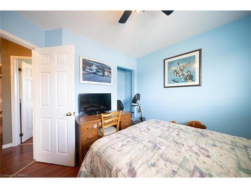 25 West Avenue, Stoney Creek, ON - Indoor Photo Showing Bedroom