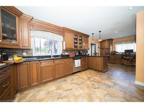 25 West Avenue, Stoney Creek, ON - Indoor Photo Showing Kitchen