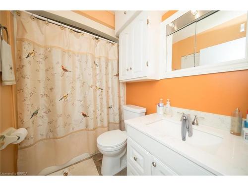 25 West Avenue, Stoney Creek, ON - Indoor Photo Showing Bathroom