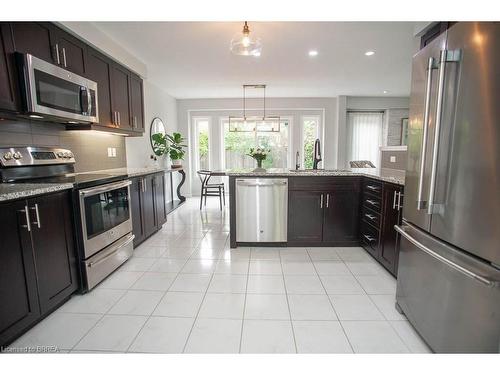 37 Nightingale Drive, Brantford, ON - Indoor Photo Showing Kitchen With Upgraded Kitchen