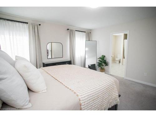 37 Nightingale Drive, Brantford, ON - Indoor Photo Showing Bedroom