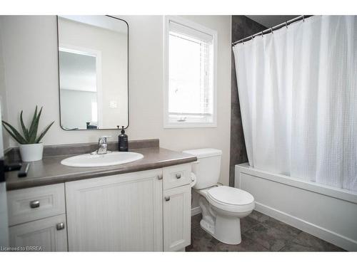 37 Nightingale Drive, Brantford, ON - Indoor Photo Showing Bathroom