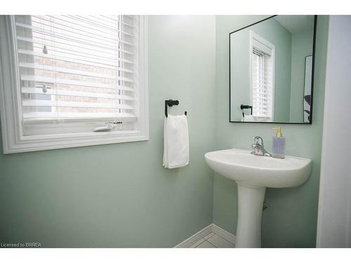 37 Nightingale Drive, Brantford, ON - Indoor Photo Showing Bathroom