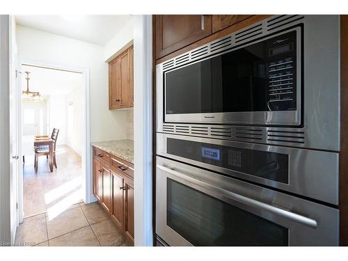 8 Oakes Court, Guelph, ON - Indoor Photo Showing Kitchen