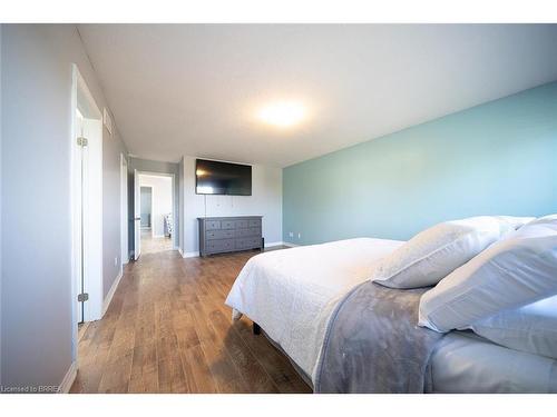 8 Oakes Court, Guelph, ON - Indoor Photo Showing Bedroom