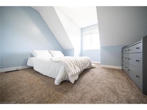 8 Oakes Court, Guelph, ON - Indoor Photo Showing Bedroom