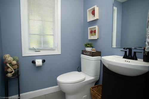 200 Mcguiness Drive, Brantford, ON - Indoor Photo Showing Bathroom