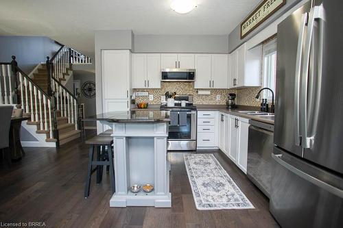 200 Mcguiness Drive, Brantford, ON - Indoor Photo Showing Kitchen With Stainless Steel Kitchen With Double Sink With Upgraded Kitchen