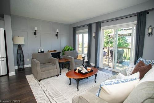 200 Mcguiness Drive, Brantford, ON - Indoor Photo Showing Living Room