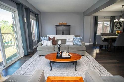 200 Mcguiness Drive, Brantford, ON - Indoor Photo Showing Living Room