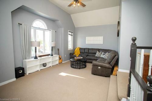 200 Mcguiness Drive, Brantford, ON - Indoor Photo Showing Living Room