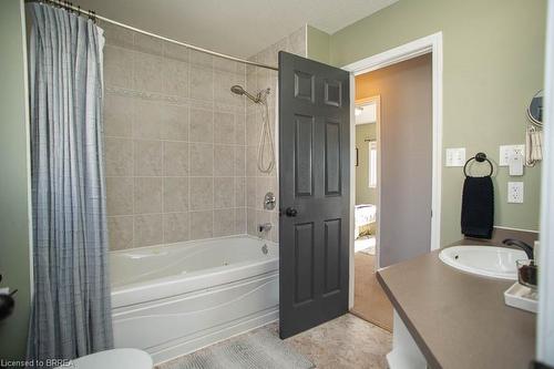 200 Mcguiness Drive, Brantford, ON - Indoor Photo Showing Bathroom