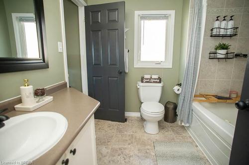 200 Mcguiness Drive, Brantford, ON - Indoor Photo Showing Bathroom