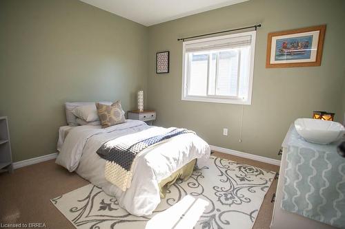 200 Mcguiness Drive, Brantford, ON - Indoor Photo Showing Bedroom