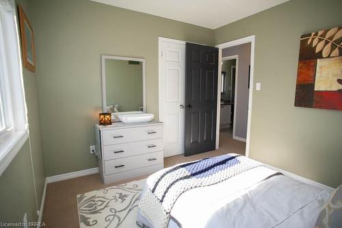 200 Mcguiness Drive, Brantford, ON - Indoor Photo Showing Bedroom